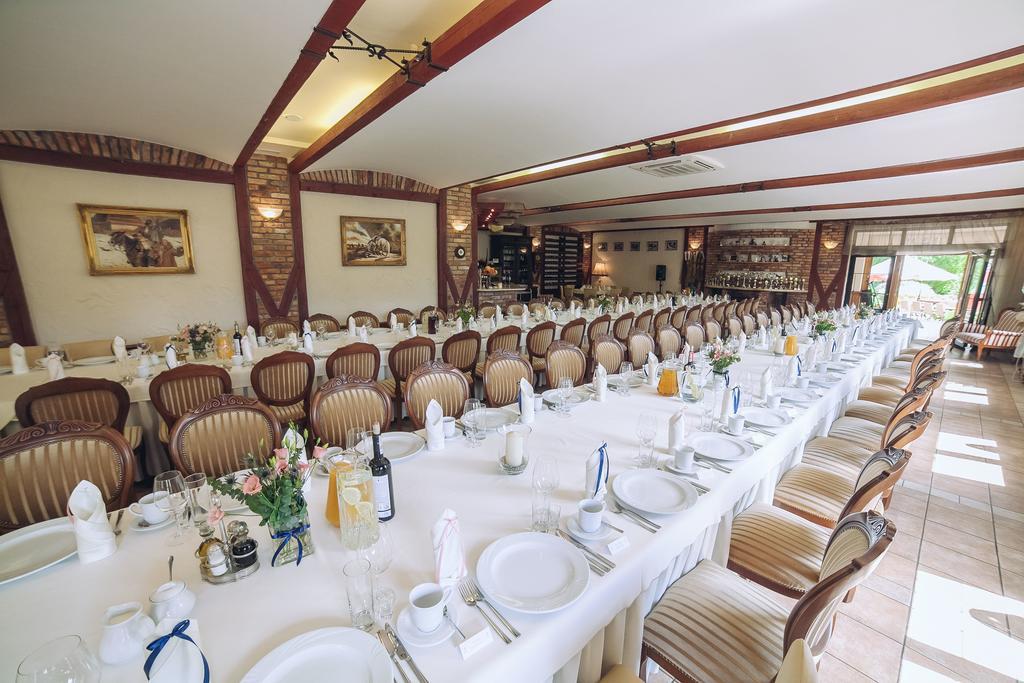 Hubertus Aparthotel & Restaurant & Horse Club Starogard Gdański Exterior foto