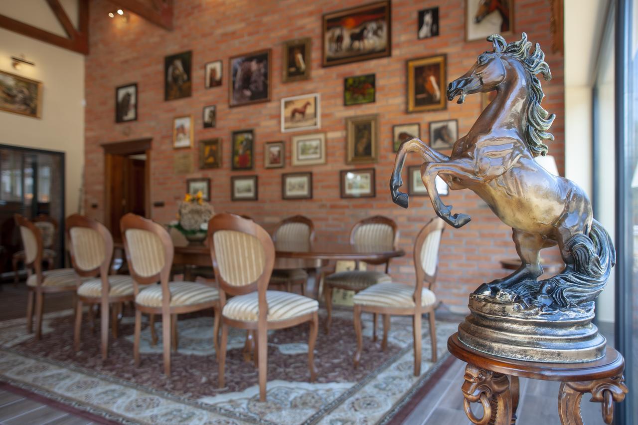 Hubertus Aparthotel & Restaurant & Horse Club Starogard Gdański Exterior foto