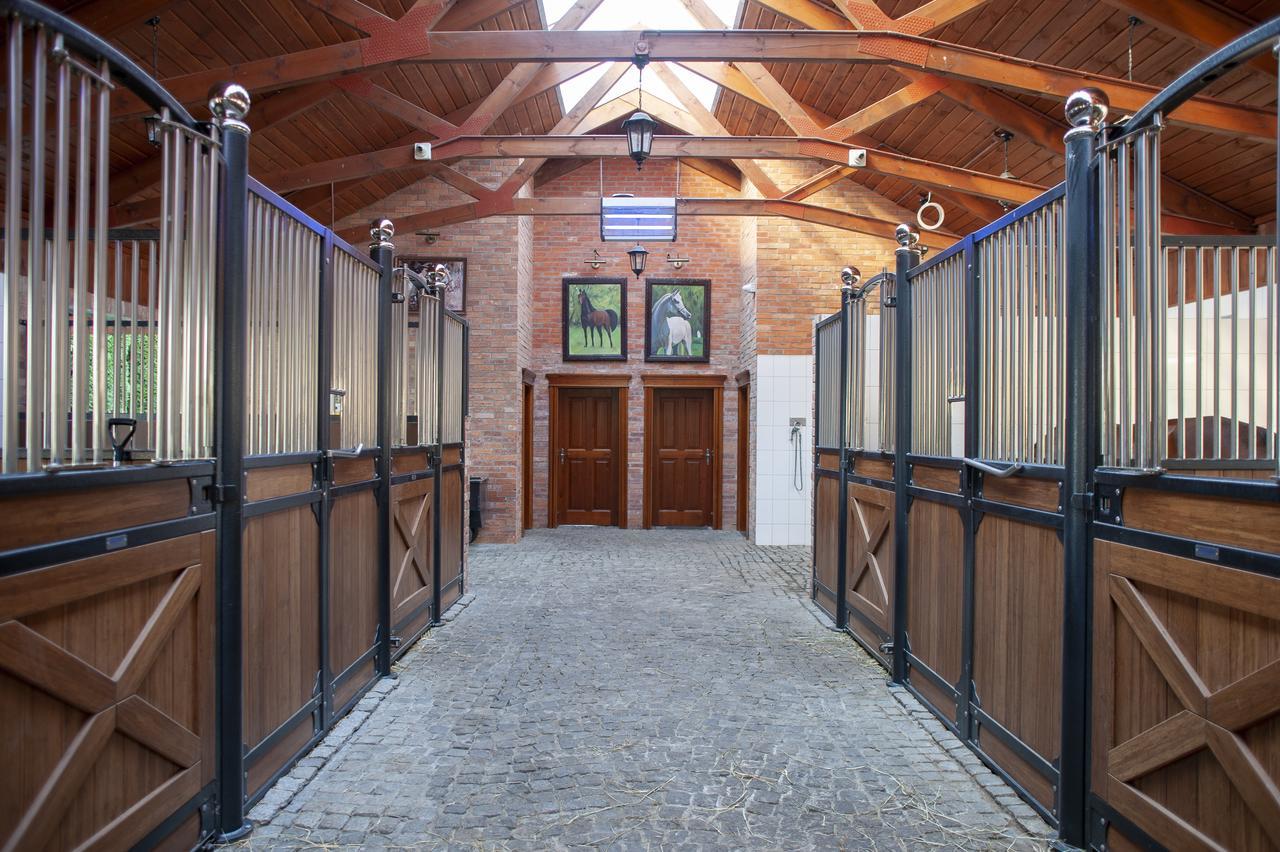Hubertus Aparthotel & Restaurant & Horse Club Starogard Gdański Exterior foto