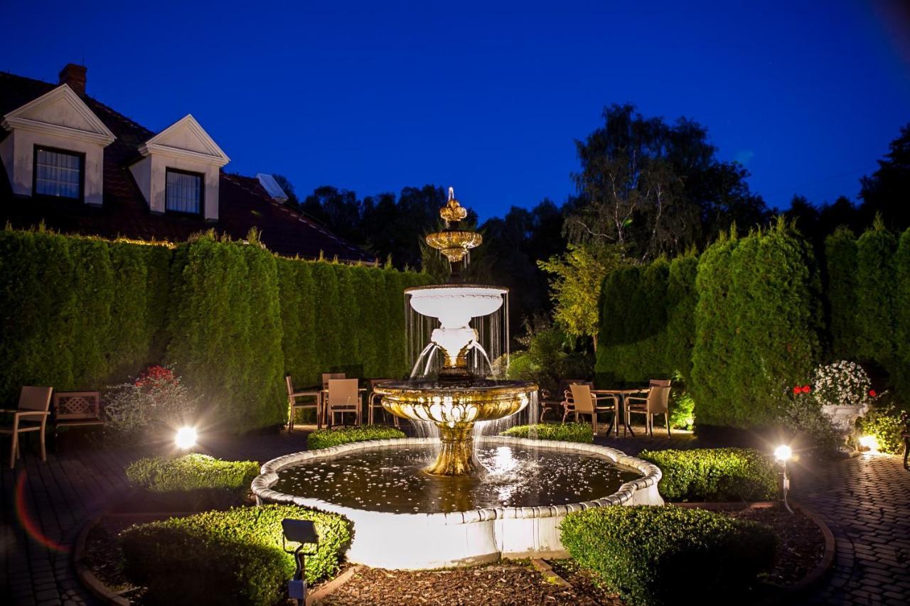 Hubertus Aparthotel & Restaurant & Horse Club Starogard Gdański Exterior foto